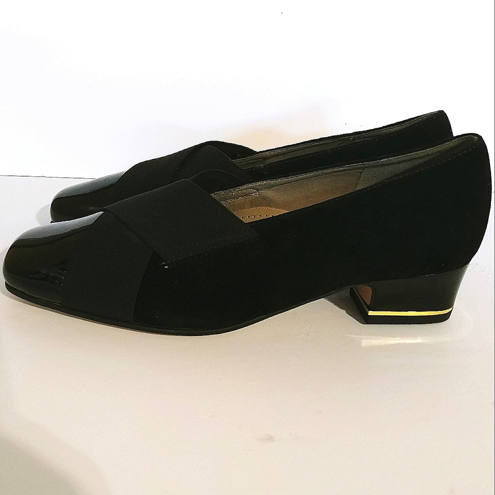 Ara Shoes, Women's 4.5 Pumps. Black Patent Leather Toe, Suede Side & Gold Trim.